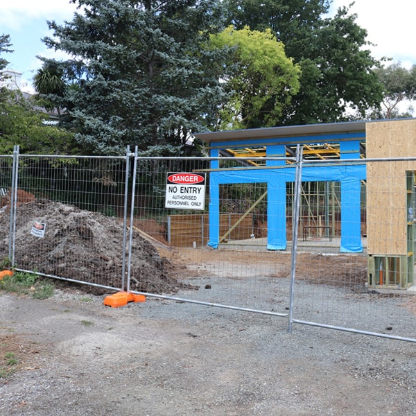 do you deliver and install temporary fencing and what's the cost for these services in Livonia